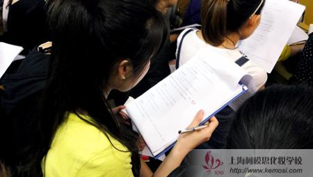 師生一起學韓語,享受上海化妝學校獨家韓國文化體驗活動